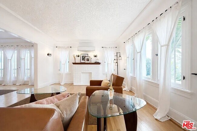 Photo - 837 5th St Unit 839A