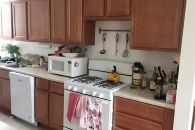 Building Photo - 910 Green Bay Rd