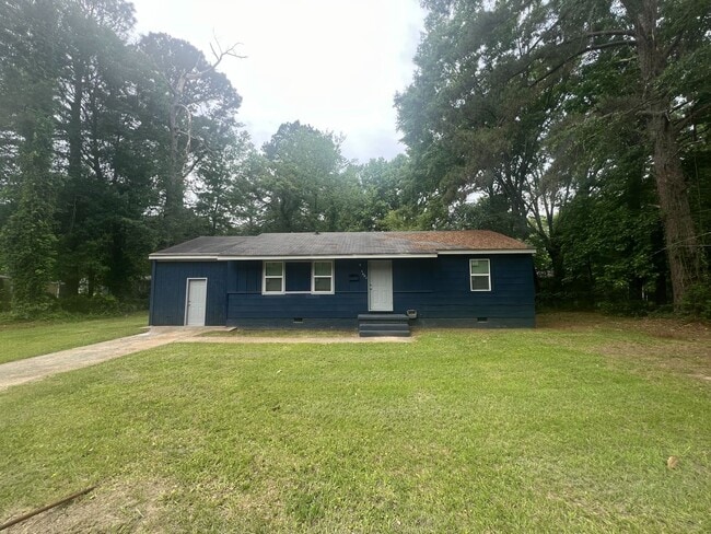 Building Photo - Nice 4 Bed 1.5 Bath in North Jackson