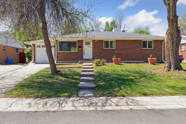 Building Photo - Move-In Ready Ranch with Modern Upgrades a...