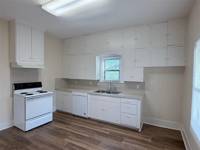 Photo - 1504 Watterson Rd