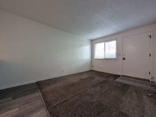 Photo - Updated 1-Bedroom, 1-Bath Apartment With On-site Laundry in Springfield!