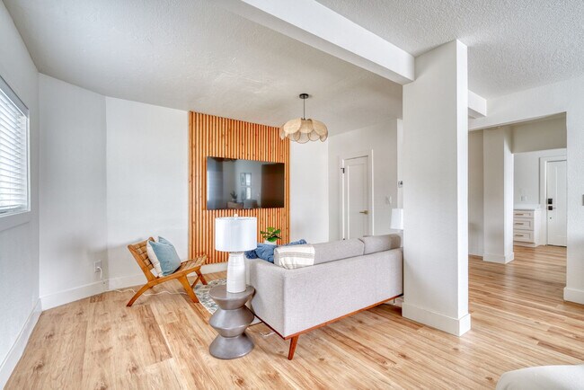 Photo - 4335 SE Milwaukie Ave Unit SI ID1611900P