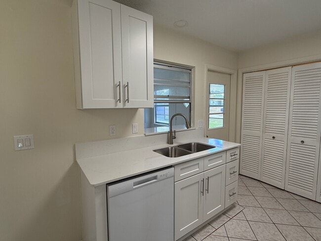 Kitchen 3 - 209 Phoenetia Dr