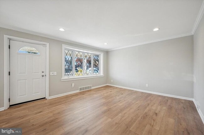 Photo - 421 Lawrence Rd