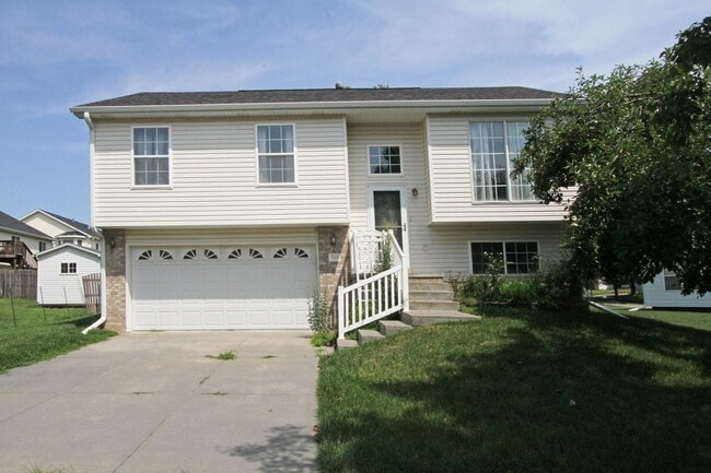 Building Photo - Timber Ridge Split Foyer Rental