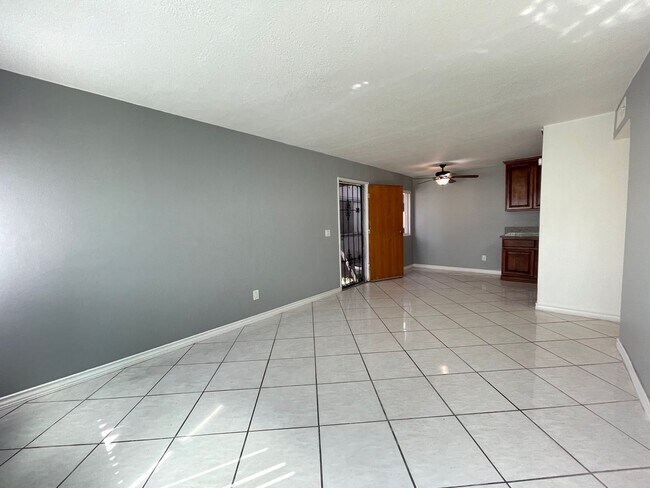 Photo - Spacious 2 Bed/ 1 Bath For Rent in Otay Mesa West Avail NOW! Unidad F