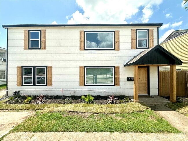 Building Photo - 3444 Blodgett St Unit A Rental