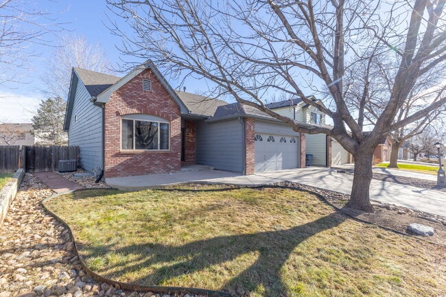 Building Photo - Desirable 3bdrm/3 bath in NW Longmont!