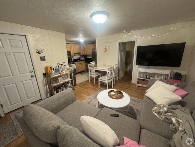 Building Photo - 3 Anderson Pl Unit 1 Rental