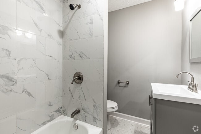 2BR, 1BA - 950SF