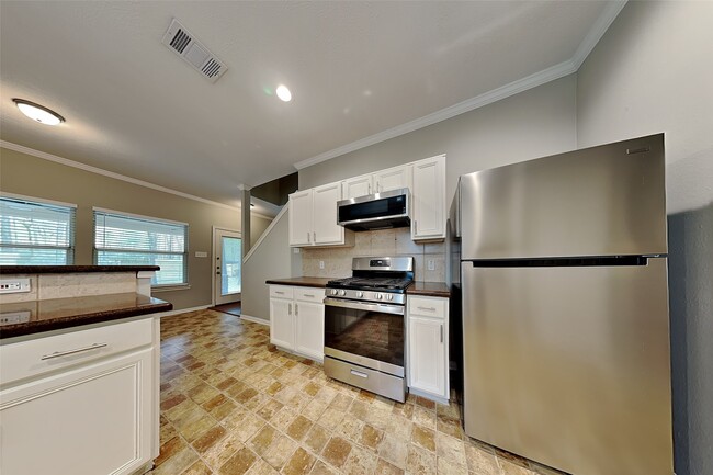 Photo - 10 Prairie Oak Dr