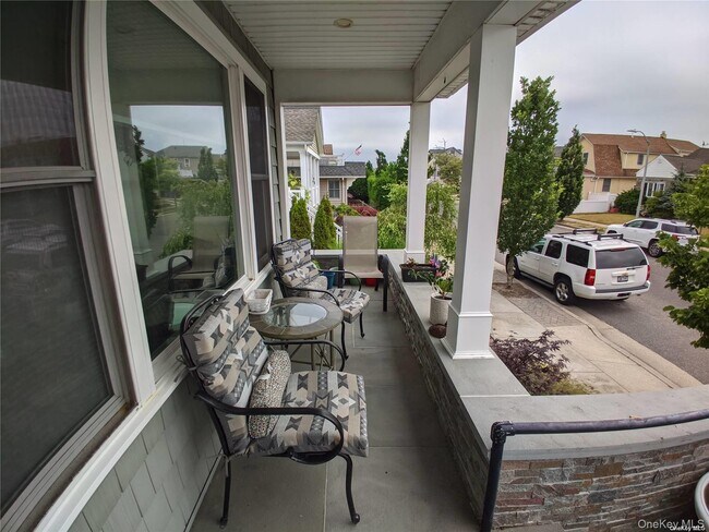 Photo - 535 E Walnut St Unit Main