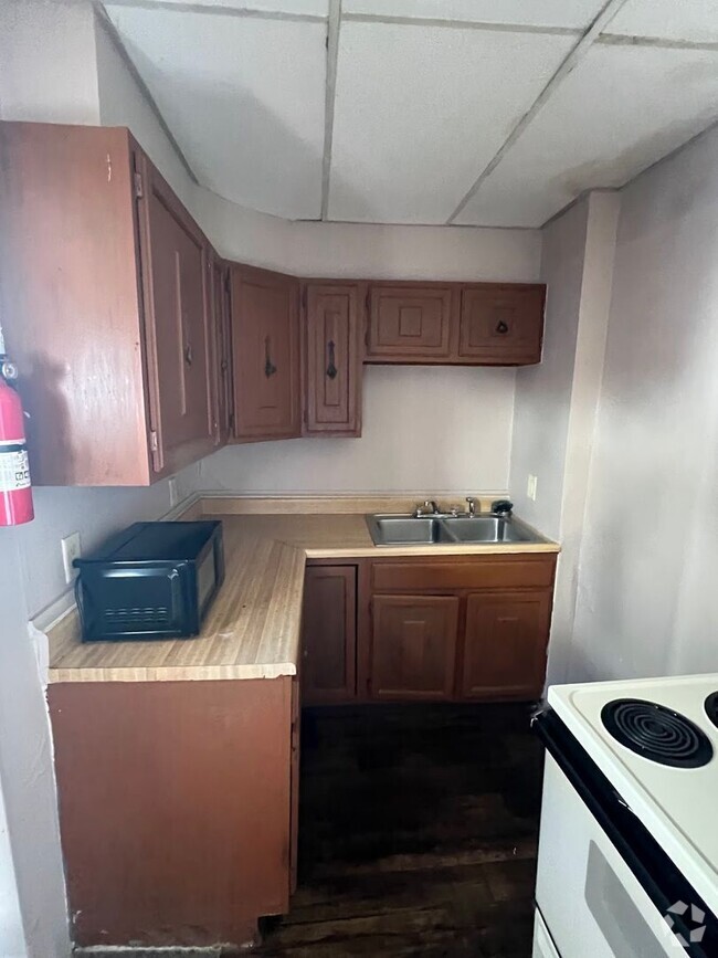 Building Photo - 1043 Franklin St Unit Rear Apartment