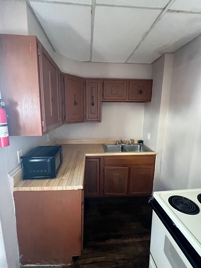 Photo - 1043 Franklin St Unit Rear Apartment