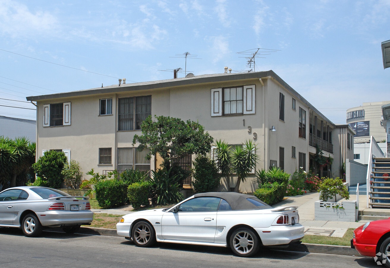 Photo - 129-133 S Croft Ave