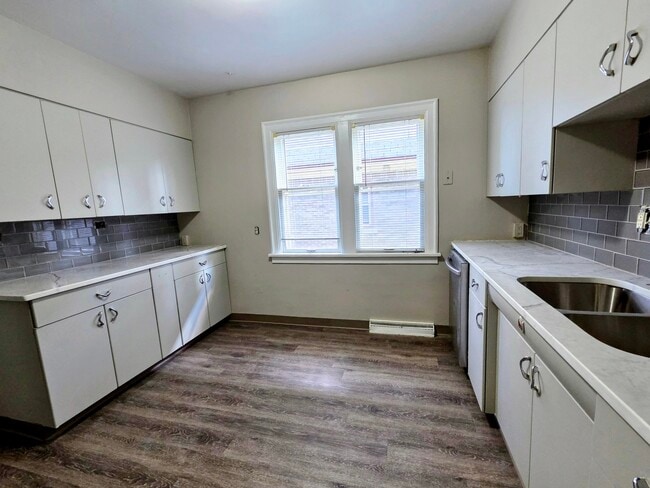 4112 N Woodburn St Unit 4112
