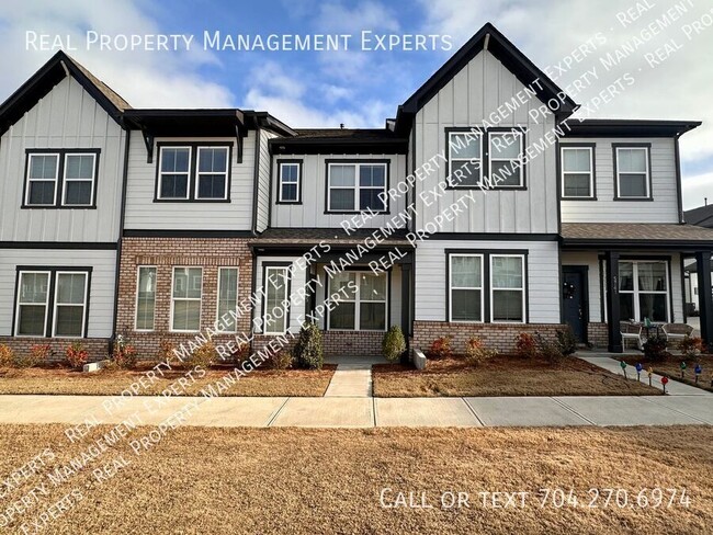 Stunning 4BR/3.5BA Townhouse in Charlotte! - Stunning 4BR/3.5BA Townhouse in Charlotte!