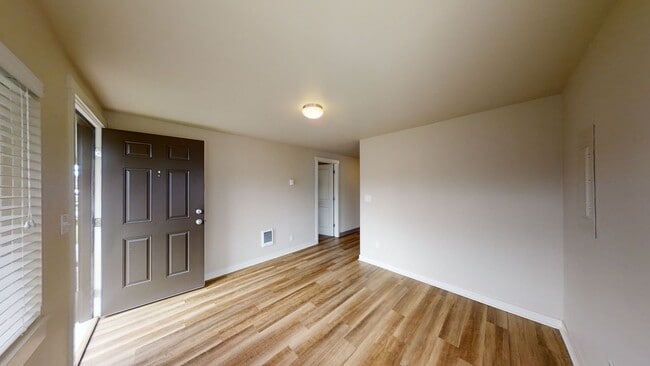 Photo - Charming 2 Bedroom Duplex - Granite Counters, Plank Flooring, Fully Fenced, Storage Shed! Unidad 10725 Sales Rd S