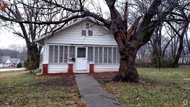 Building Photo - 2328 S Harris Ave Rental