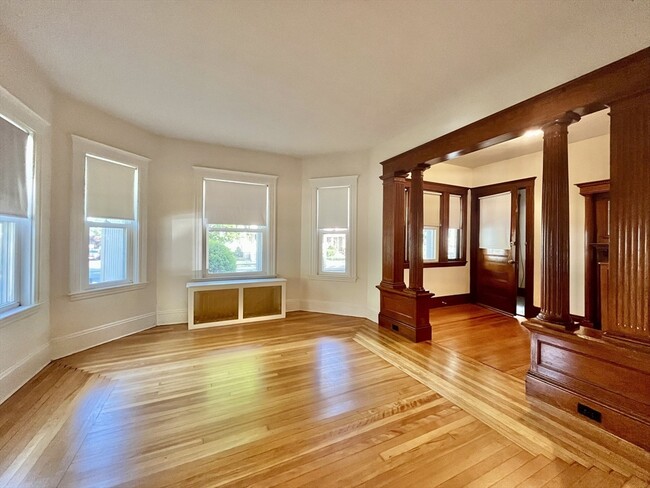 Building Photo - 116 Medford St Unit 1