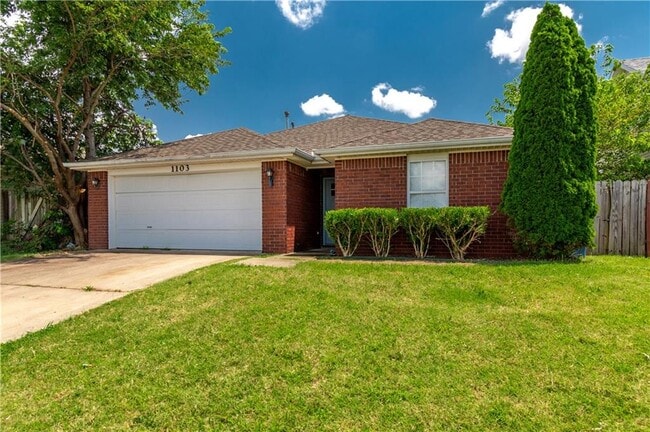 Photo - 1103 SW Apache Dr