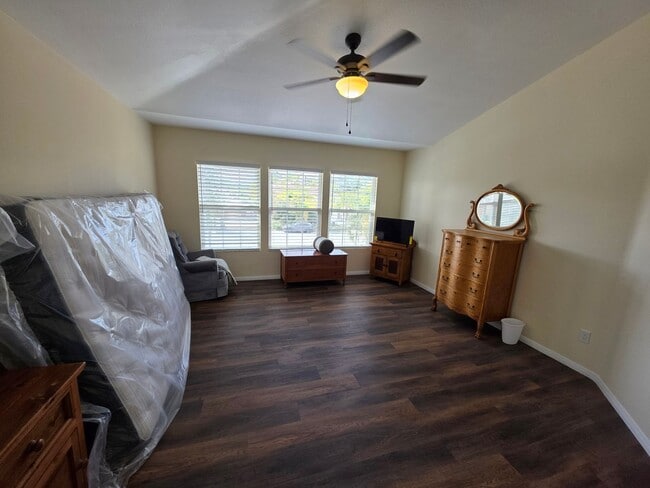 Photo - 2432 Papyrus Ct Unidad Room 1