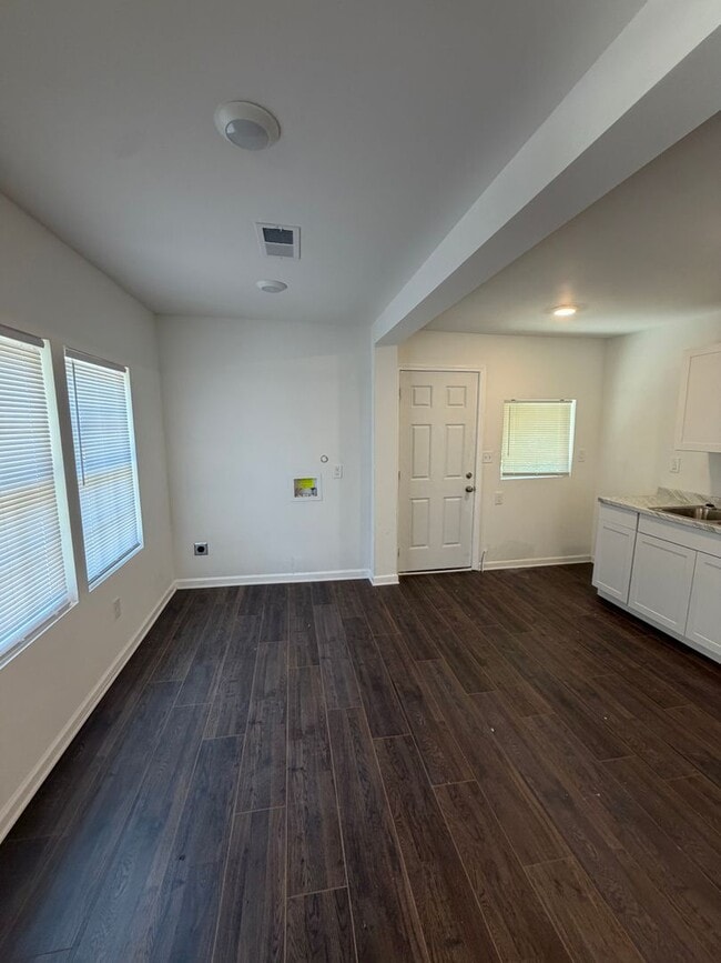 Photo - 851 N Claybrook St