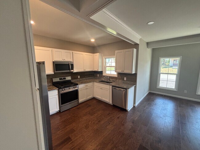 Photo - 106 Apache Ln