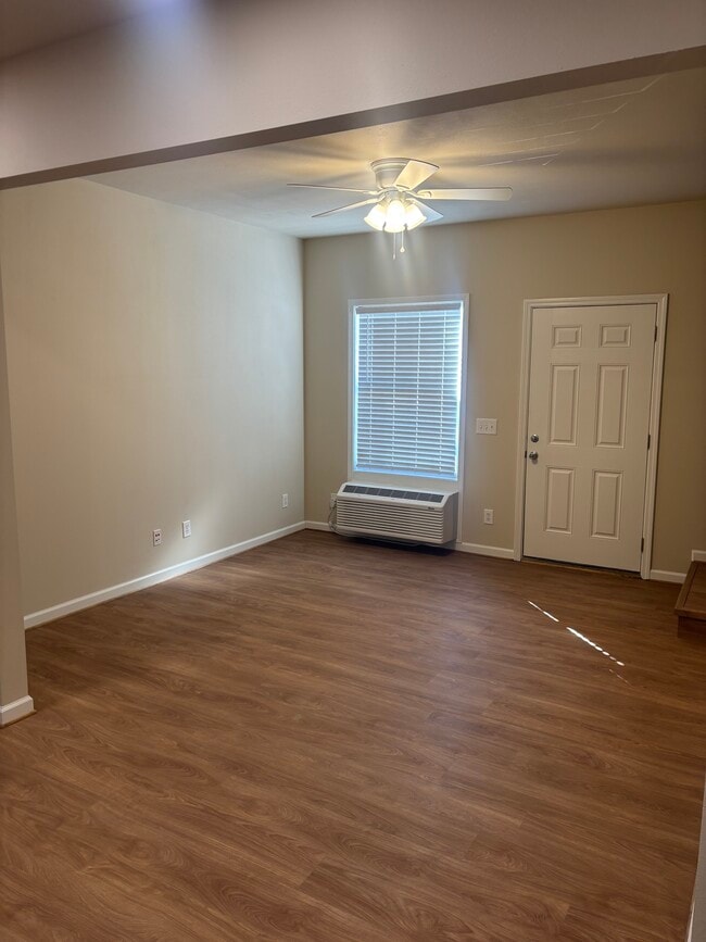 Living Room - 130 E Center Town Dr Unit 130