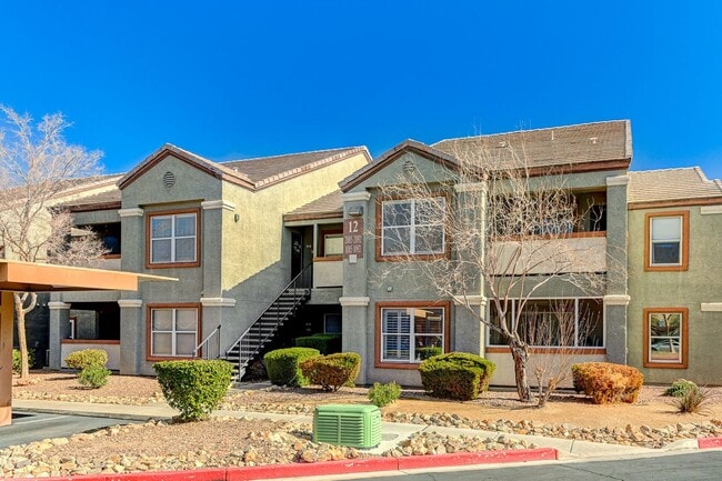 Building Photo - Spacious 2-Bed Condo with Balcony in Gated...