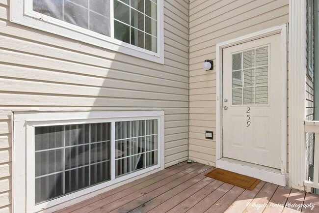 259 W Whispering Oaks Ln