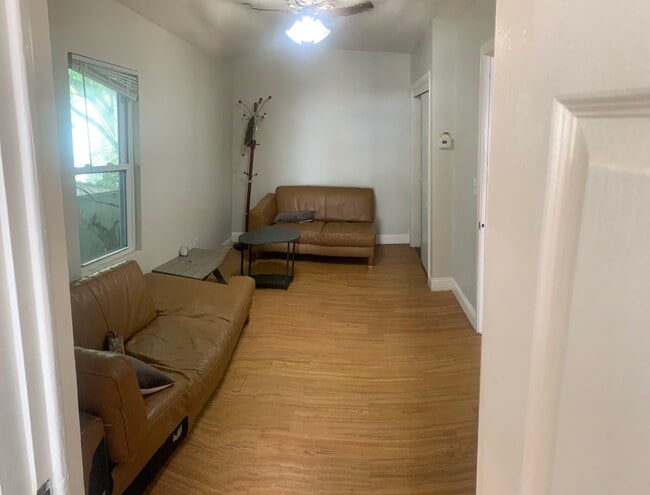 Photo - 256 Hurley St