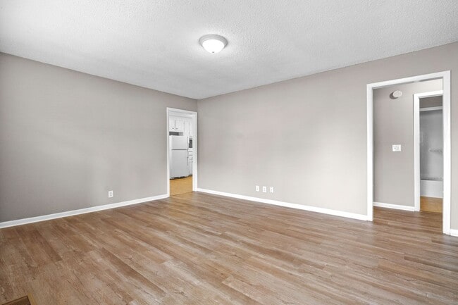 Photo - 3 Bedroom Pet Friendly Home For Rent Close...