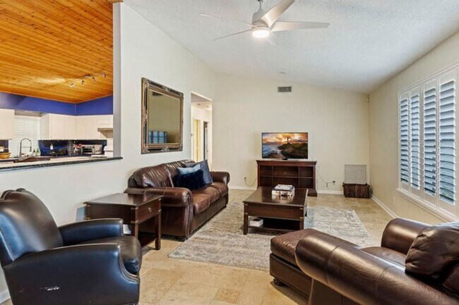 Photo - 756 Juniper Pl