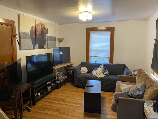 Building Photo - 40 Jay St Unit B