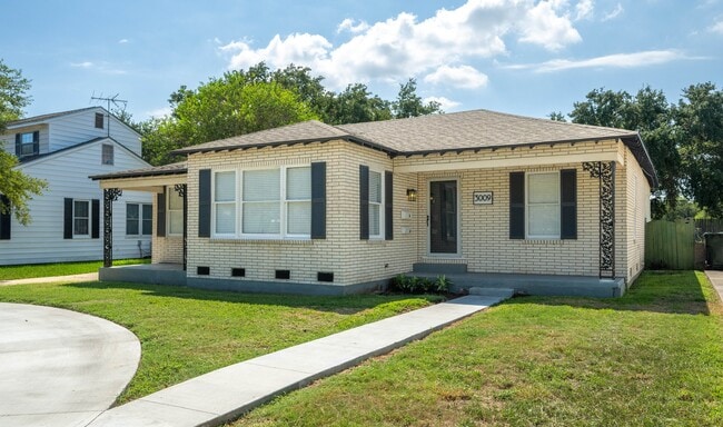 Building Photo - 3009 Topeka St Unit B