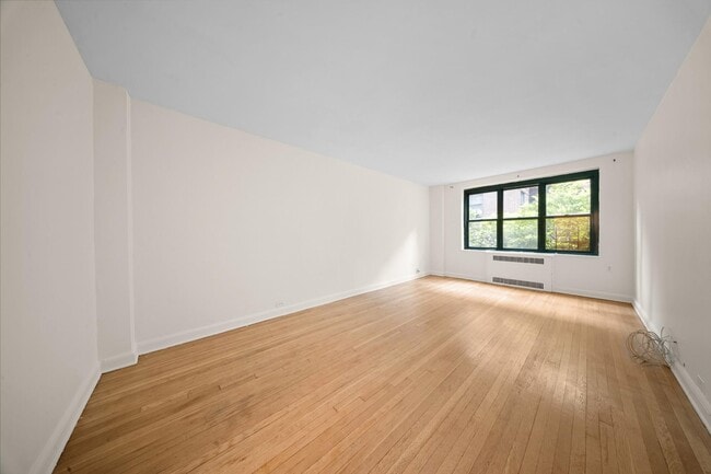 Photo - 78-10 34th Ave Unidad 1i Rental