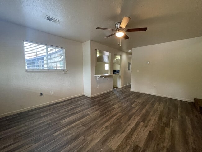 Photo - 524 W 1st Ave