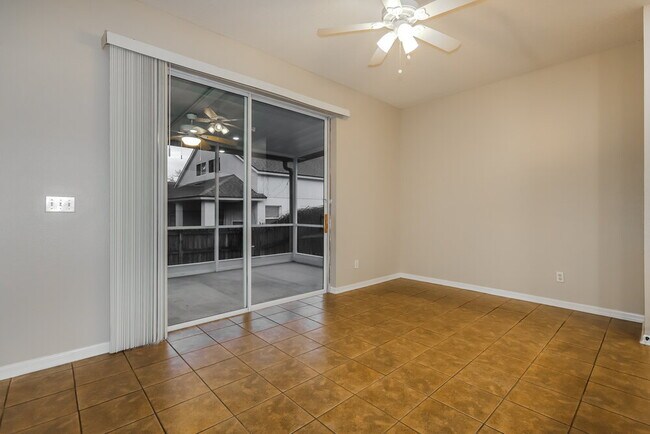 Photo - 619 Wave Crest Cir