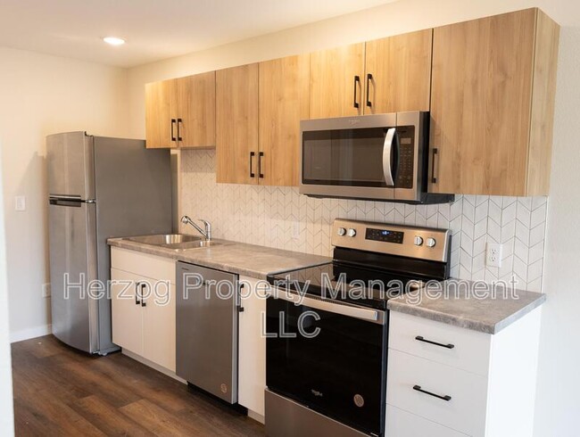 Photo - 1020 Lakeland Dr NE Unit Apt 309