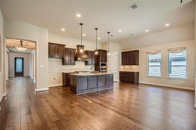 Photo - 207 Maxwell Way