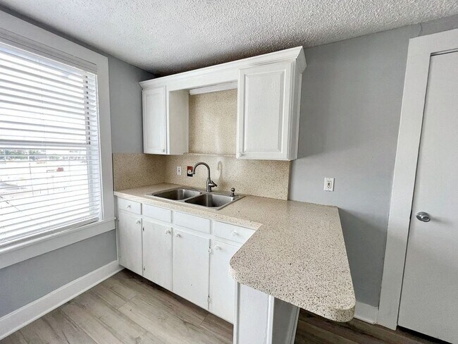 Photo - 5637 Birchman Ave