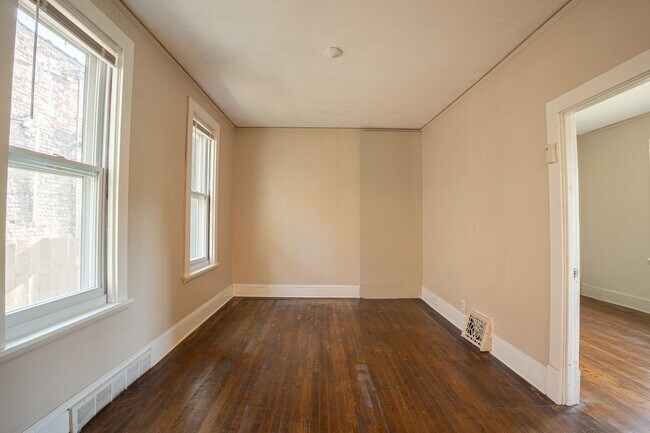 Photo - 2348 S Kinnickinnic Ave Unidad A