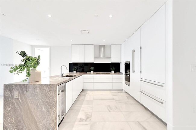 Photo - 700 NE 26th Terrace Unidad 2603