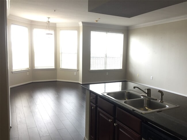 Photo - 7575 Kirby Dr Unit 2420