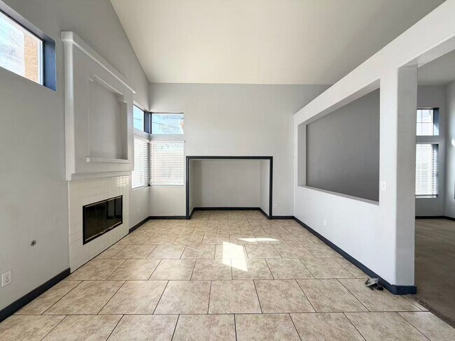 Photo - 901 Golden Hawk Way