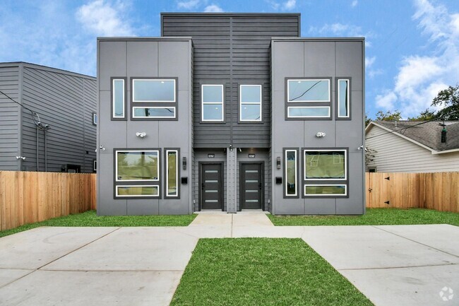 Building Photo - Modern Townhome Living Near the Medical Ce...