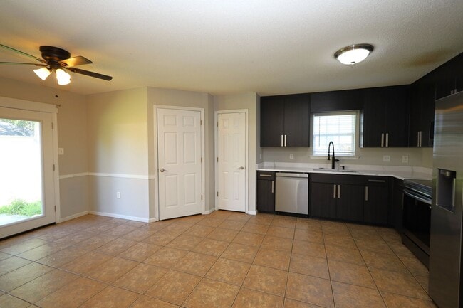 Photo - 812 Madelyn St