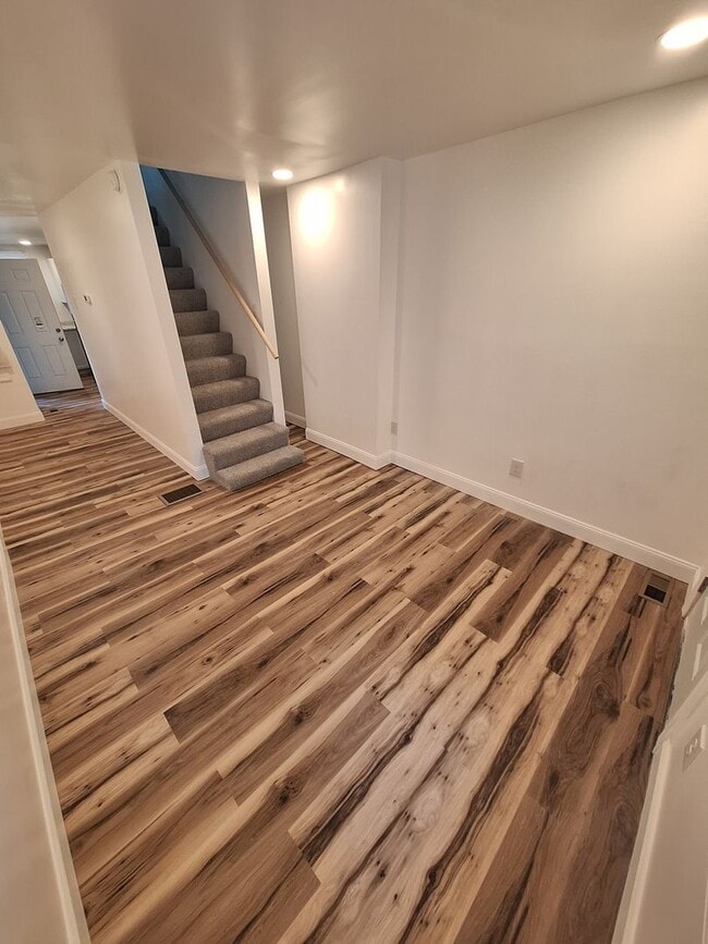 Photo - Newly Renovated One Bedroom House, Downtown Location